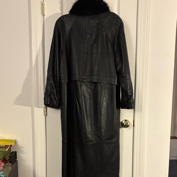 Luxurious Black Leather Jacket with Fur Trim (fur trim sold separately) - Picture 6 of 10